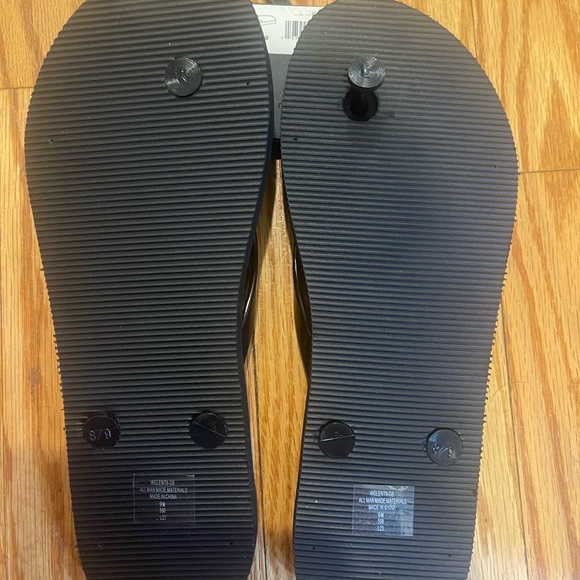 GUESS Woman’s Black Sy Flip Flops Size 9 NWT - Picture 3 of 5